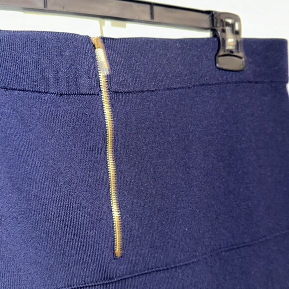 Ted Baker 5 - 12 Navy Scalloped Eyelet Knit Detail Back Zip Pencil Skirt - Picture 8 of 11